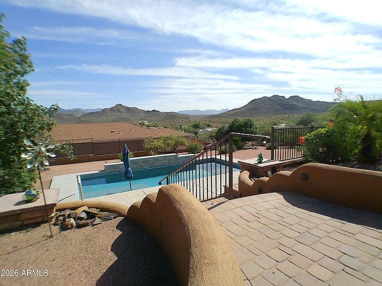 1356 E LYNDA Lane photo 2
