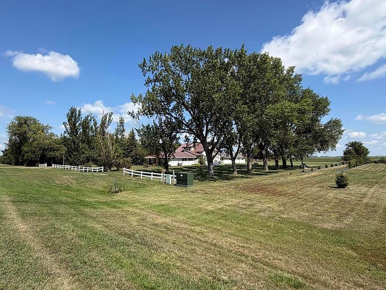 25378 Us Highway 81 photo 1