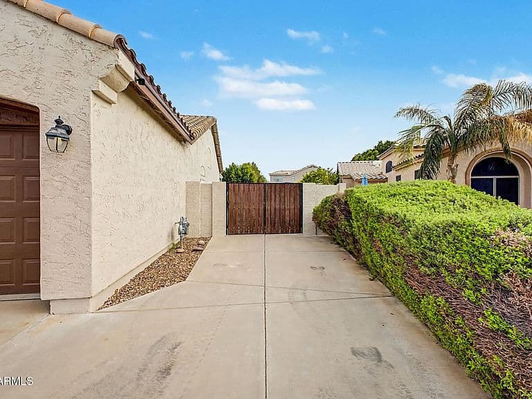 1813 W GOLDFINCH Way photo 4