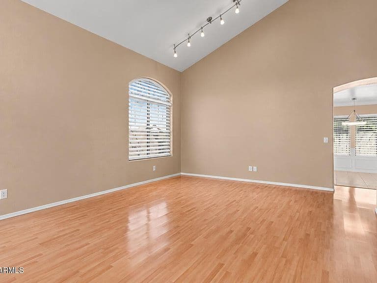 8266 W EUGIE Avenue photo 3