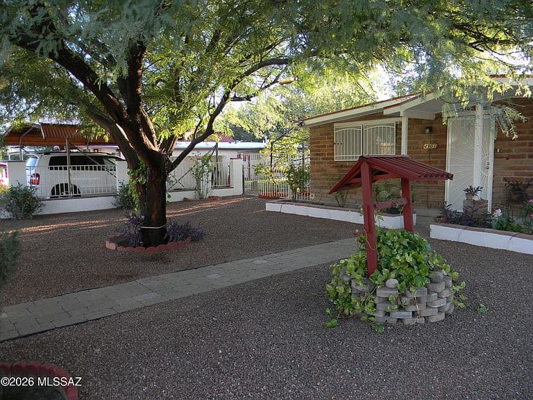 4901 N Plane Ave photo 3