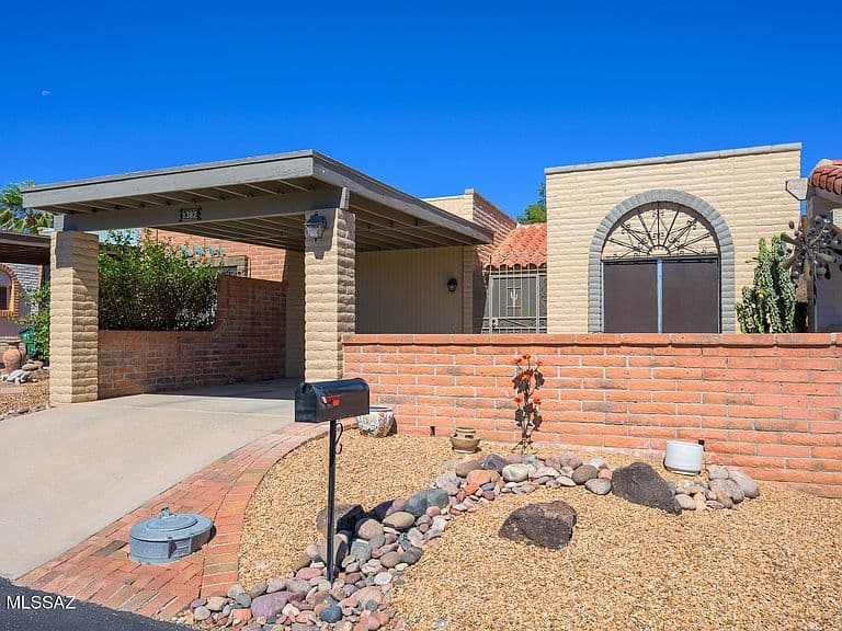 1382 W Camino Alicante photo 5