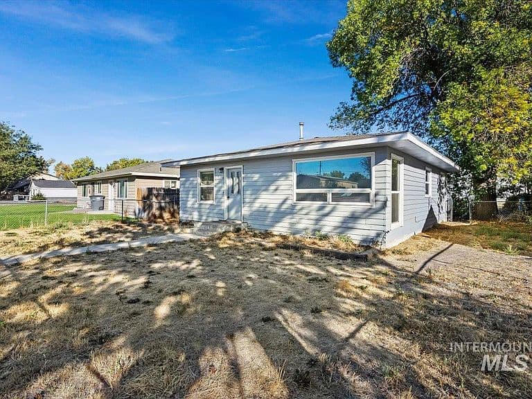 330 Monroe St photo 3