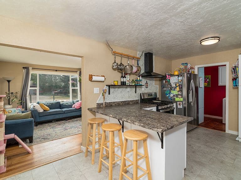 204 South Ave photo 3