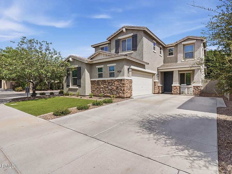 1424 E GOLDCREST Street photo 2