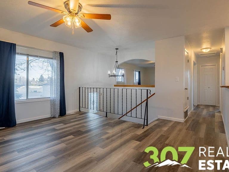 1607 Park Ln photo 4