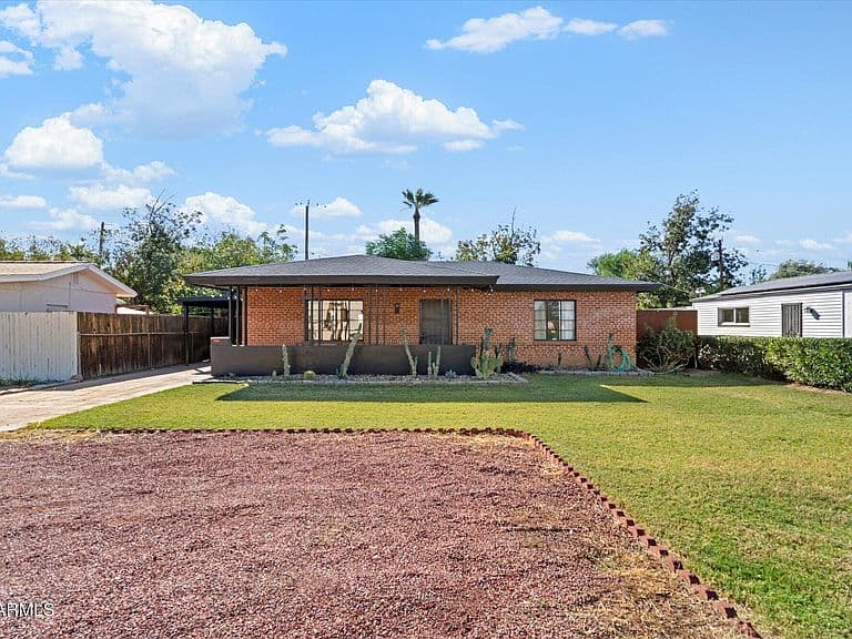 1405 E Osborn Rd photo 1