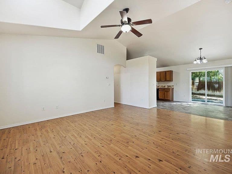 226 Teton St photo 3