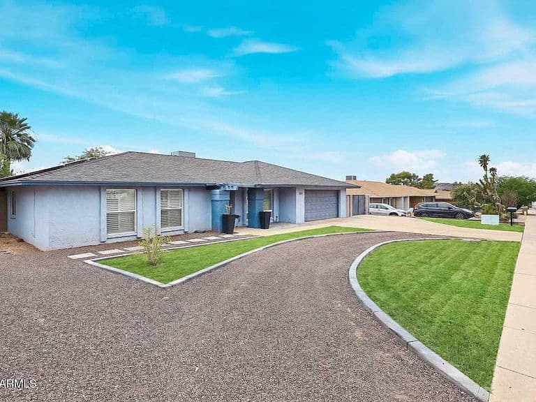 1037 E ACOMA Drive photo 3