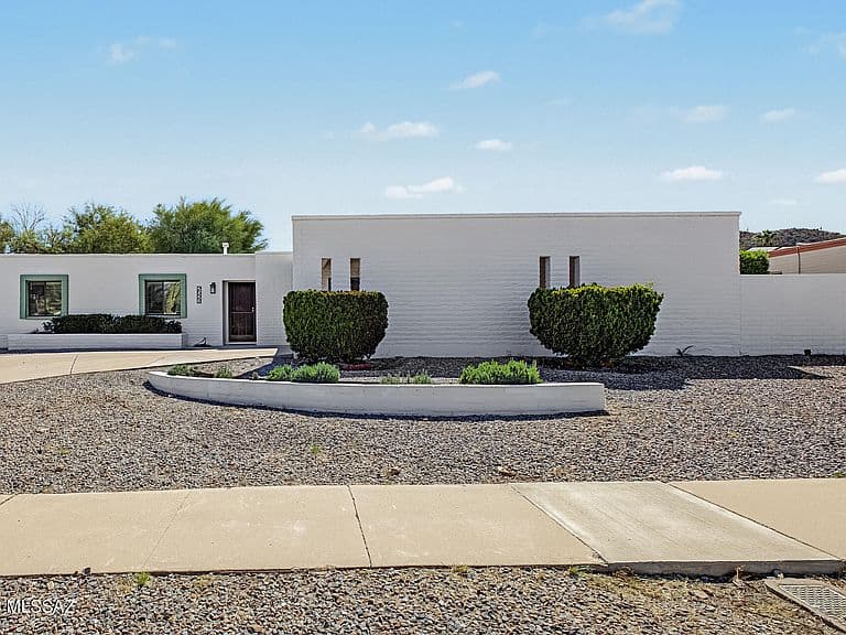 2523 W Calle Paraiso photo 1