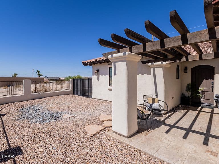 2741 Bamboo Dr photo 2