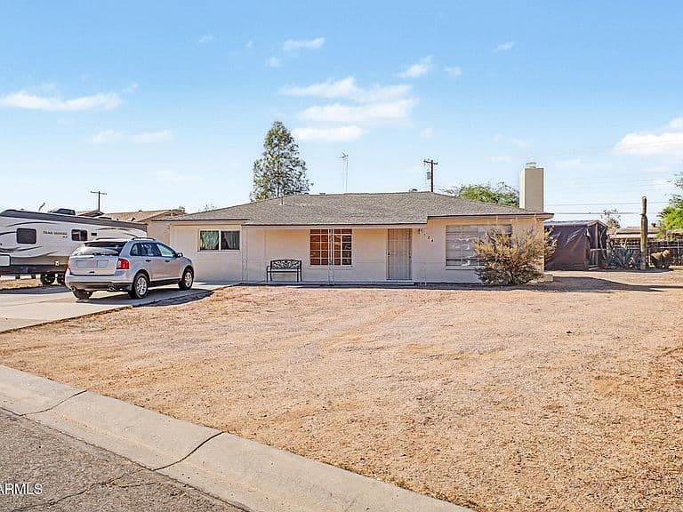 924 E GRANADA Avenue photo 2