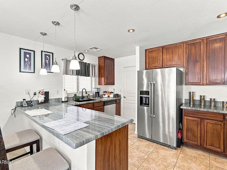 824 E WOLF HOLLOW Drive photo 4