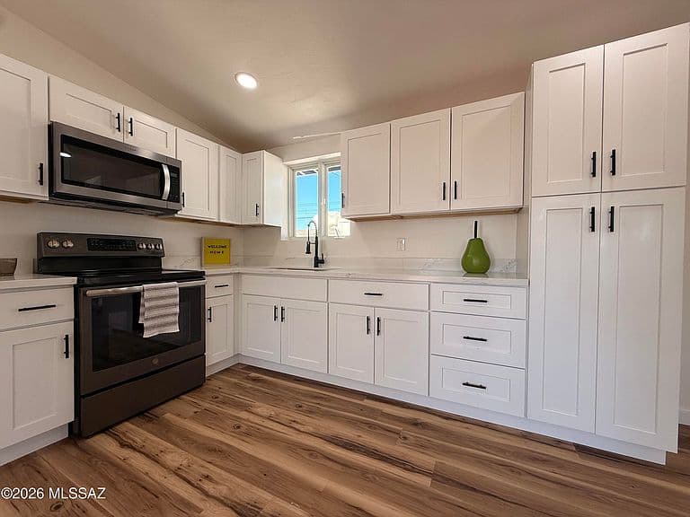 1824 W Lester St photo 5