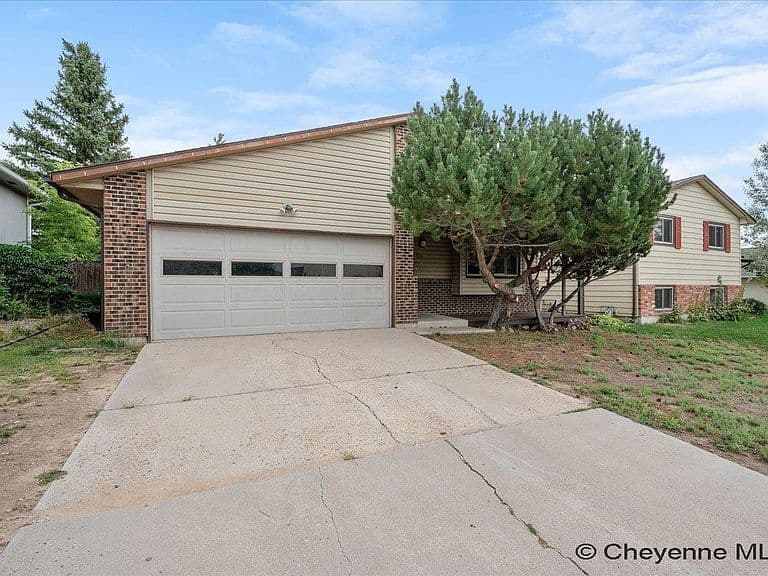 816 Gardenia Dr photo 2