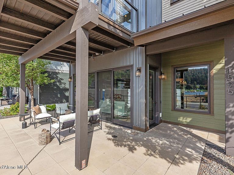 1595 W Bellerive Ln photo 2