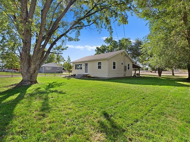 446 Sioux Ln photo 1