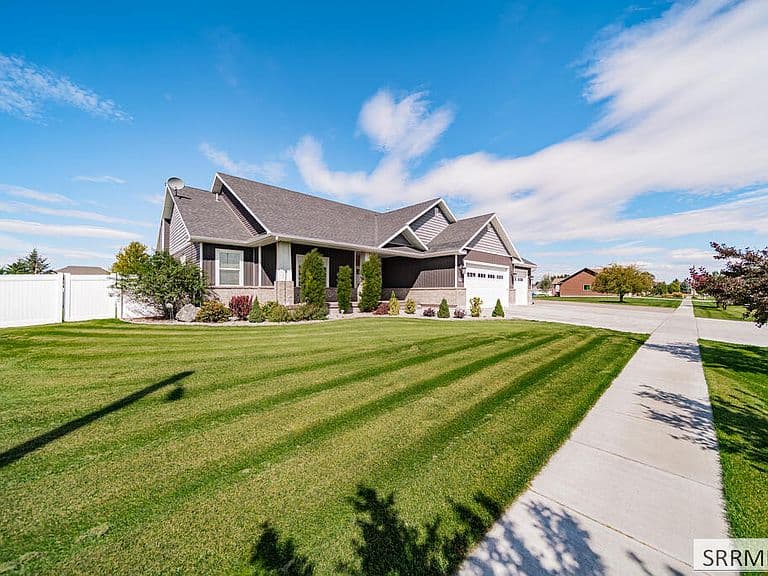 2141 E Cedar Point Ln photo 3
