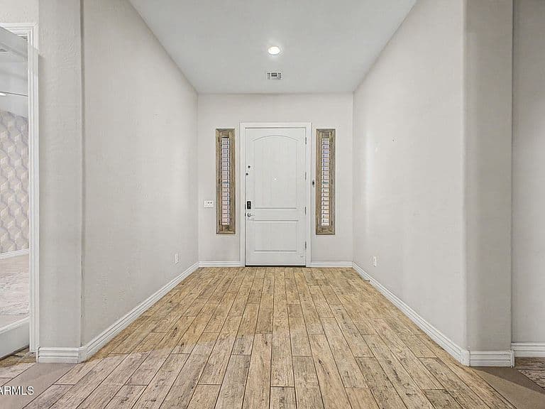1681 S SUNSET Drive photo 4