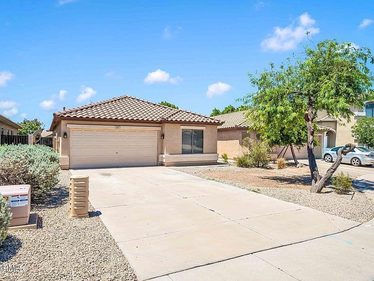 11017 W WILSHIRE Drive photo 2