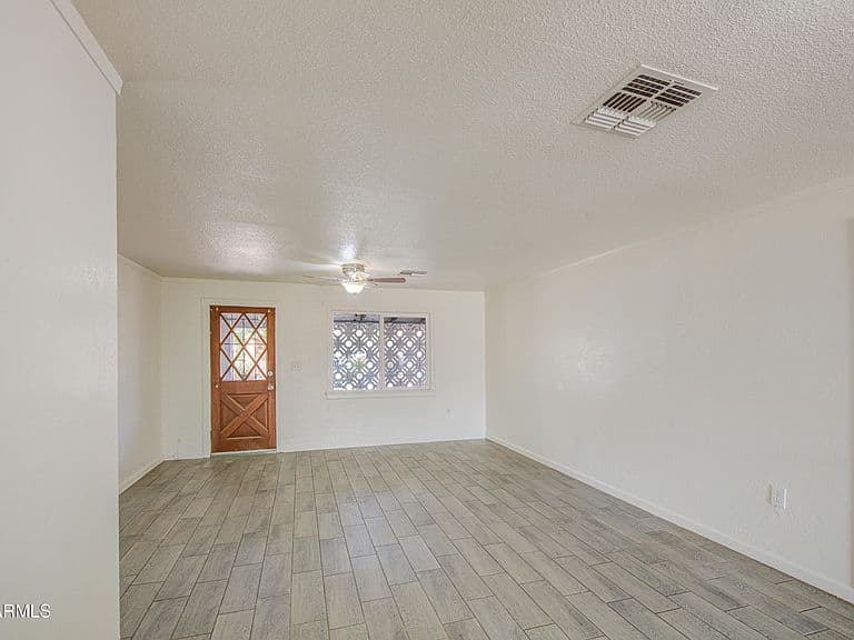 1131 E 6TH Street photo 5