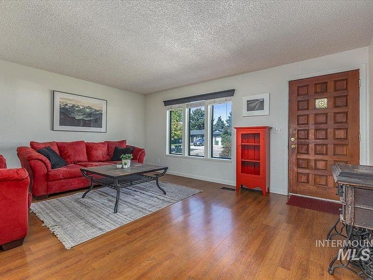 1339 W Carlton St photo 5