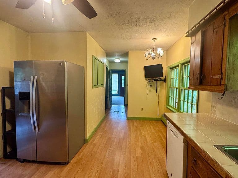 10523 Pomfret Road photo 5