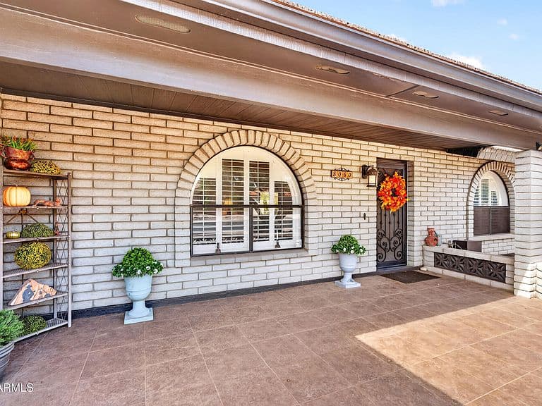 8040 E MESETO Avenue photo 2