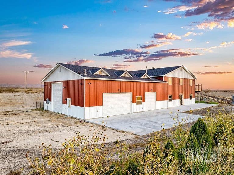 870 Desert Wind Rd photo 3