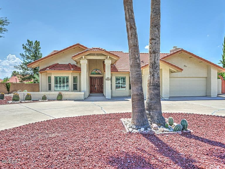 5371 N Buckhorn Dr photo 2