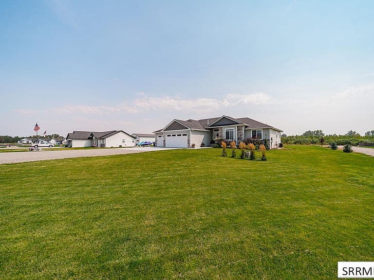 573 W 40 S photo 4