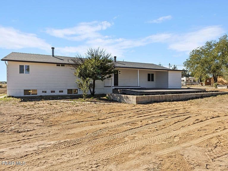 1885 E Perkinsville Rd photo 2