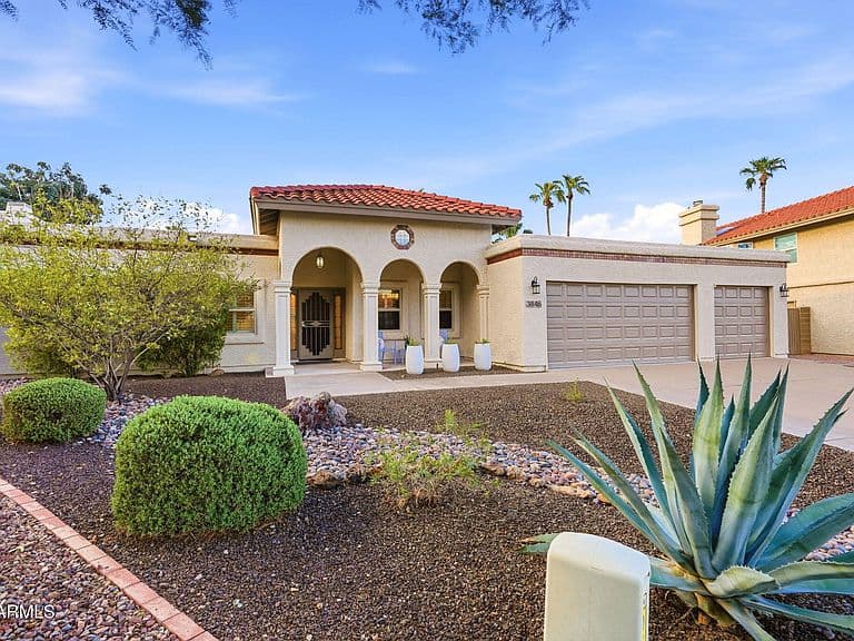 3846 E KERESAN Street photo 5