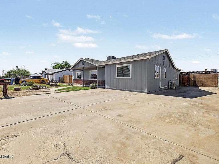 2350 N 51ST Drive photo 4