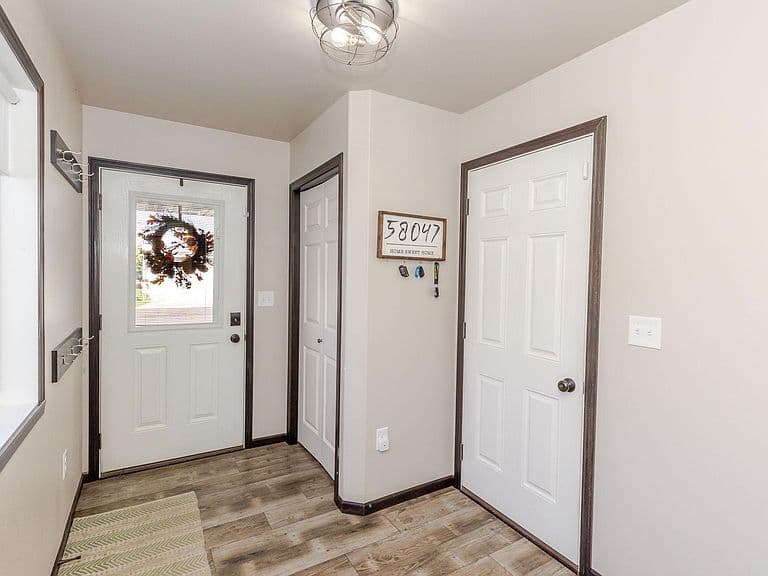 8081 Goldfinch Dr photo 4