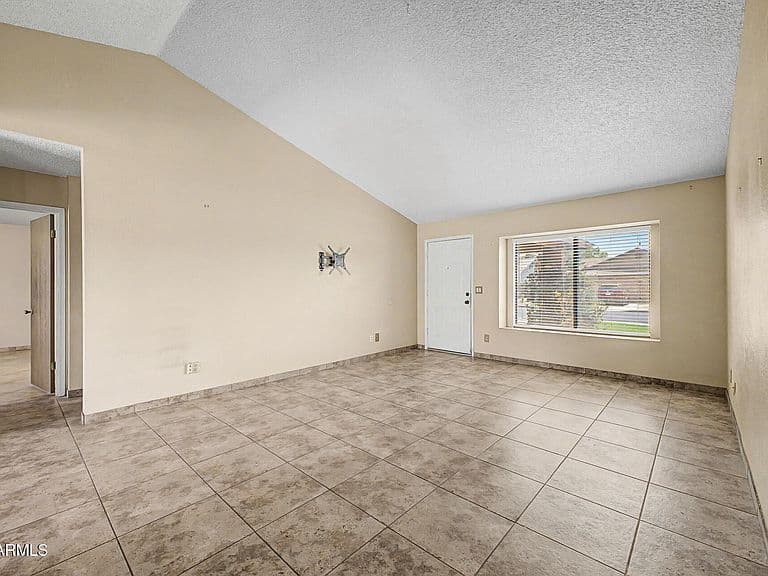2402 E CARMEL Avenue photo 4