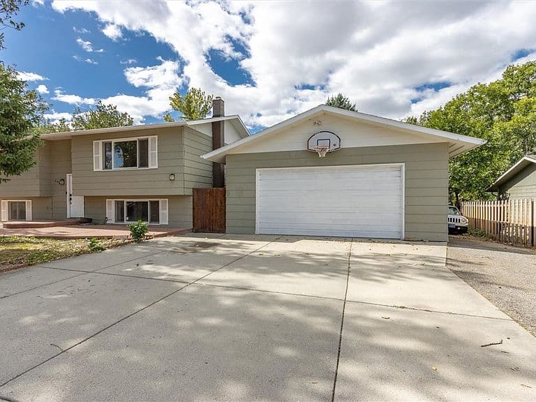 642 Tanglewood Dr photo 2