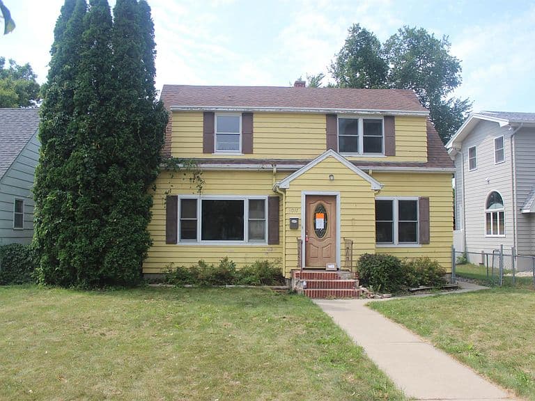 1017 N Main St photo 1