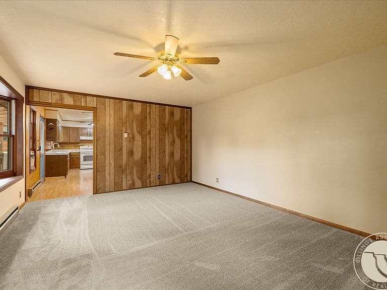 934 Marie Dr photo 4