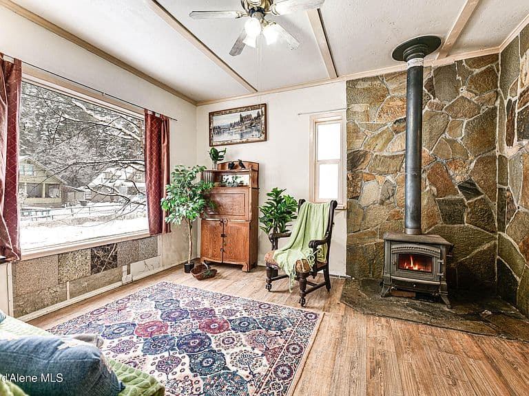 176 King St photo 5