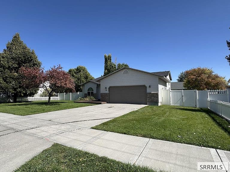 191 Pioneer Rd photo 1