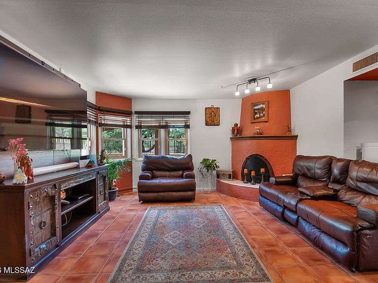 2302 Circulo De Anza photo 3