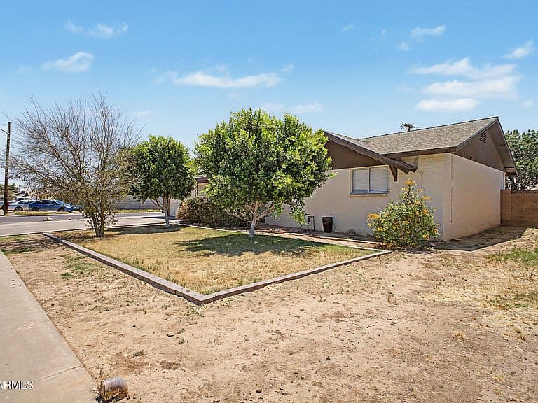 3701 W ECHO Lane photo 3