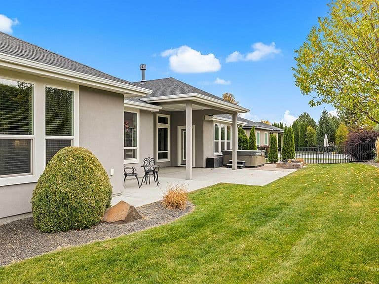 1085 W Tanzanite Dr photo 2