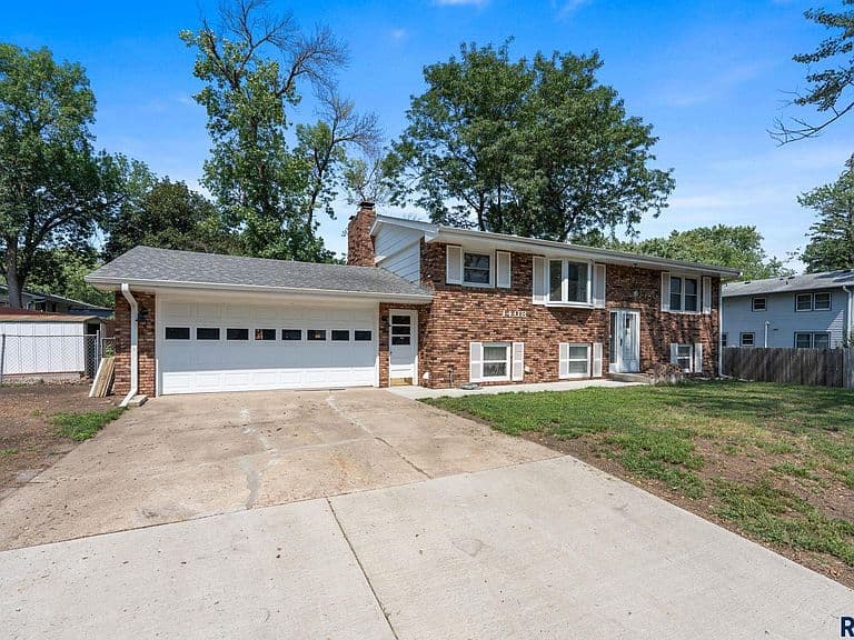 1408 E Sylvan Cir photo 4