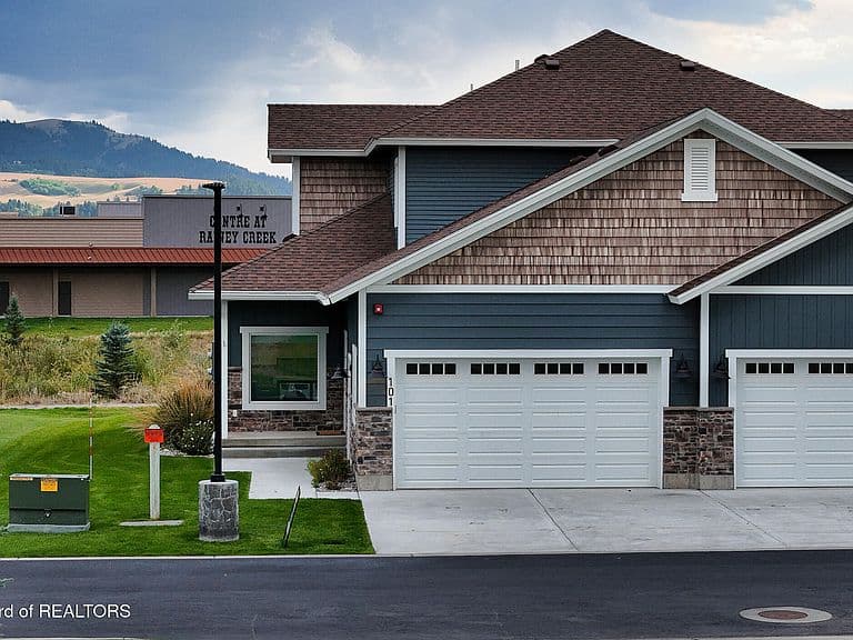 101 Creekside Ln photo 1