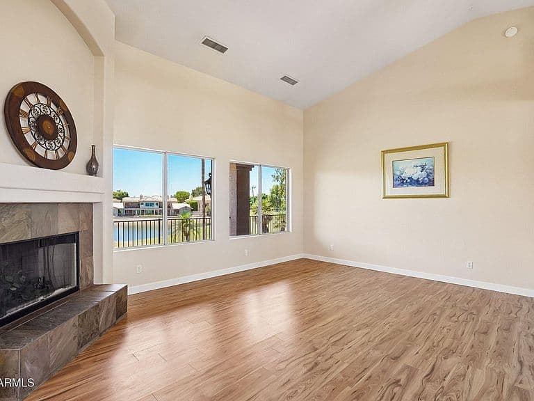 5681 W ABRAHAM Lane photo 4