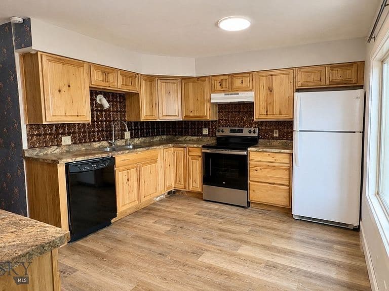 1217 W Silver St photo 1