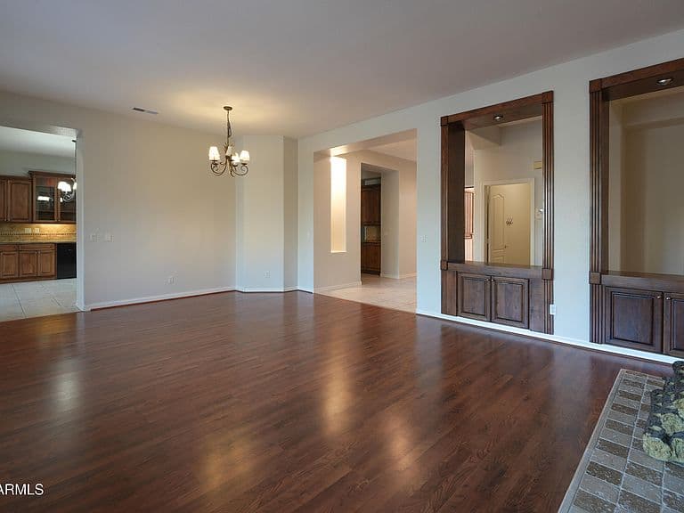 462 W CAROB Drive photo 5