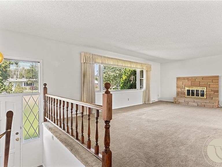 1831 Forest Park Dr photo 3